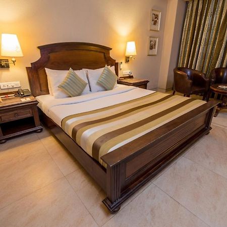 Hotel Le Cypress Bareli Zewnętrze zdjęcie