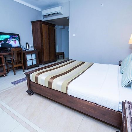 Hotel Le Cypress Bareli Zewnętrze zdjęcie