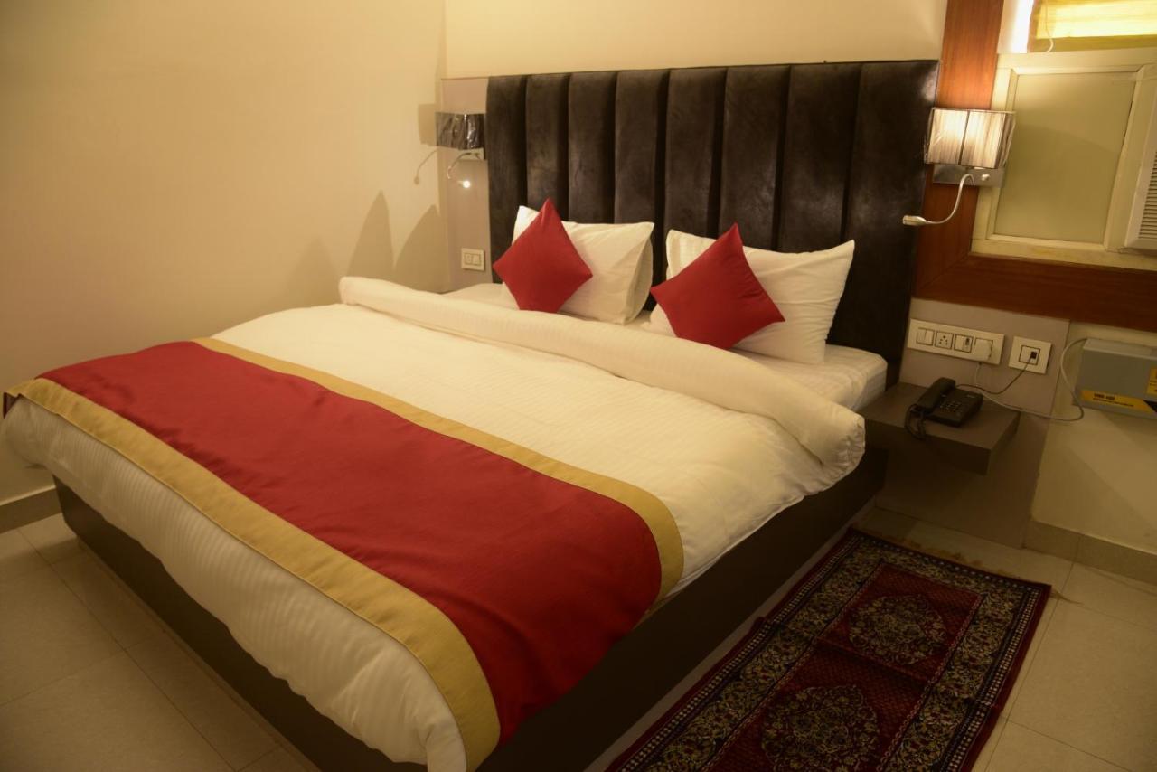 Hotel Le Cypress Bareli Zewnętrze zdjęcie