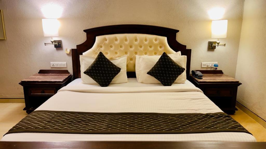 Hotel Le Cypress Bareli Zewnętrze zdjęcie