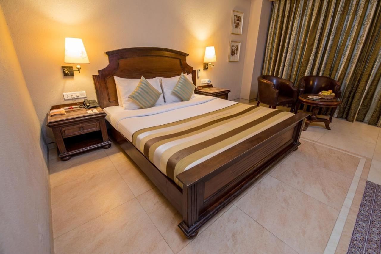 Hotel Le Cypress Bareli Zewnętrze zdjęcie