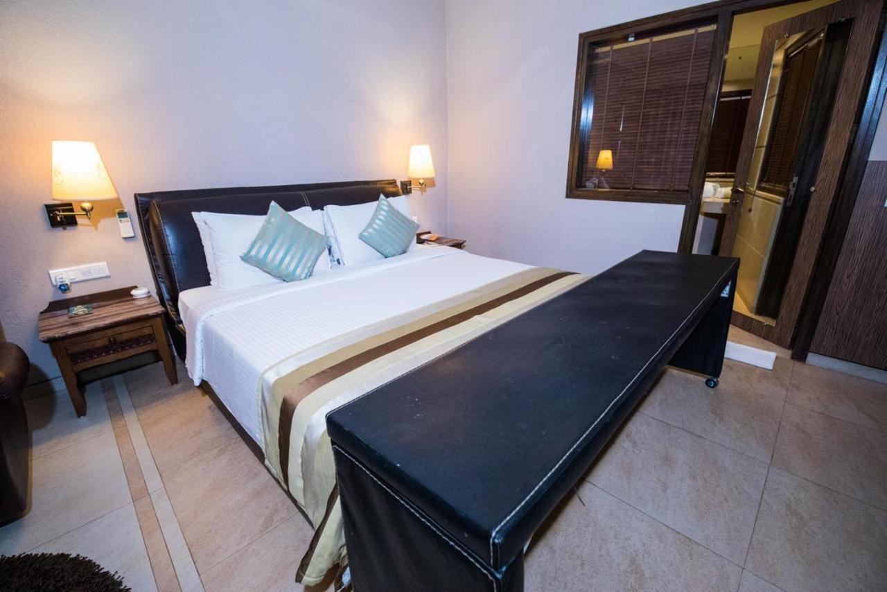 Hotel Le Cypress Bareli Zewnętrze zdjęcie